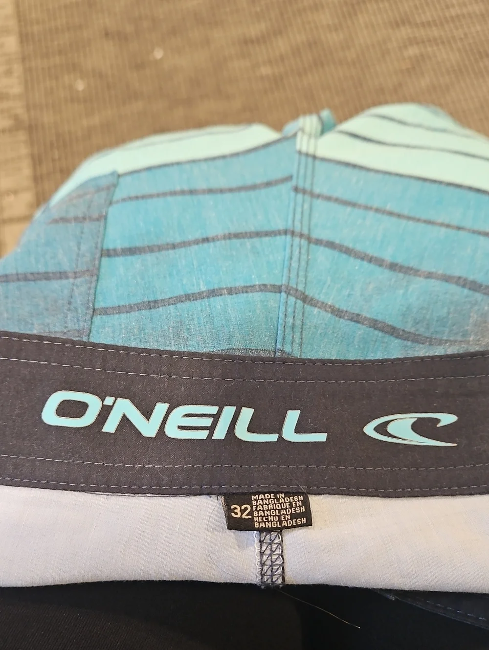 O'Neill Men's Blue Gradient Stripe Boardshorts. Size 32. Excellent Condition